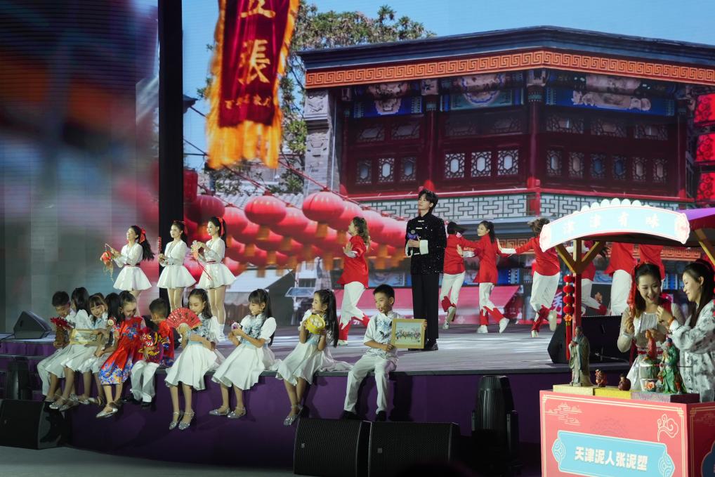 《津門謠》節(jié)目現(xiàn)場。人民網(wǎng)記者 于凱攝