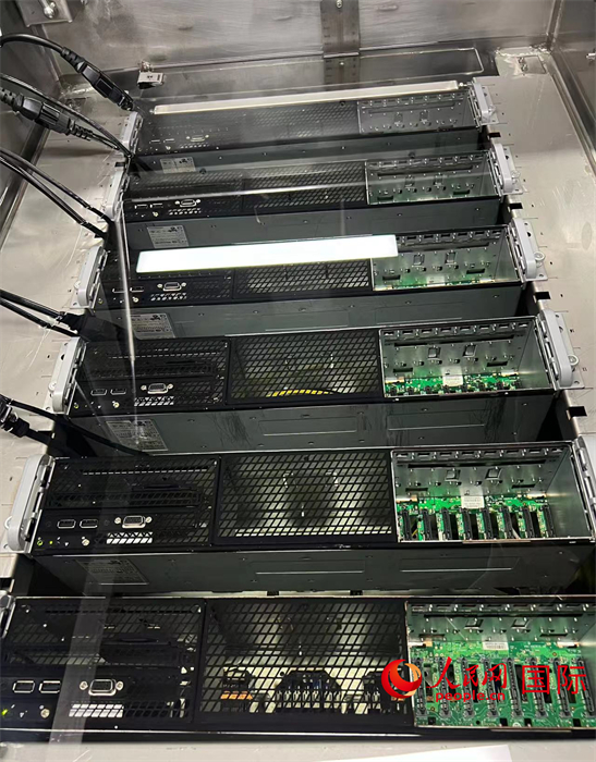 液冷服務器。人民網(wǎng)記者曾書柔攝