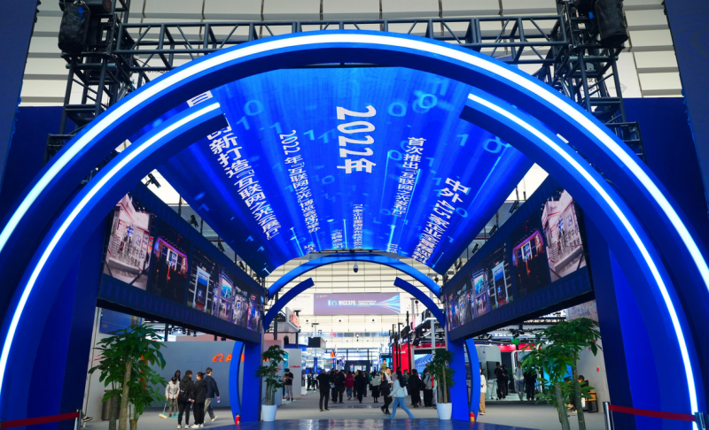 【烏鎮(zhèn)觀潮】加速智慧互聯(lián)，從“枕水烏鎮(zhèn)”駛向“數(shù)字藍(lán)?！? oldsrc=