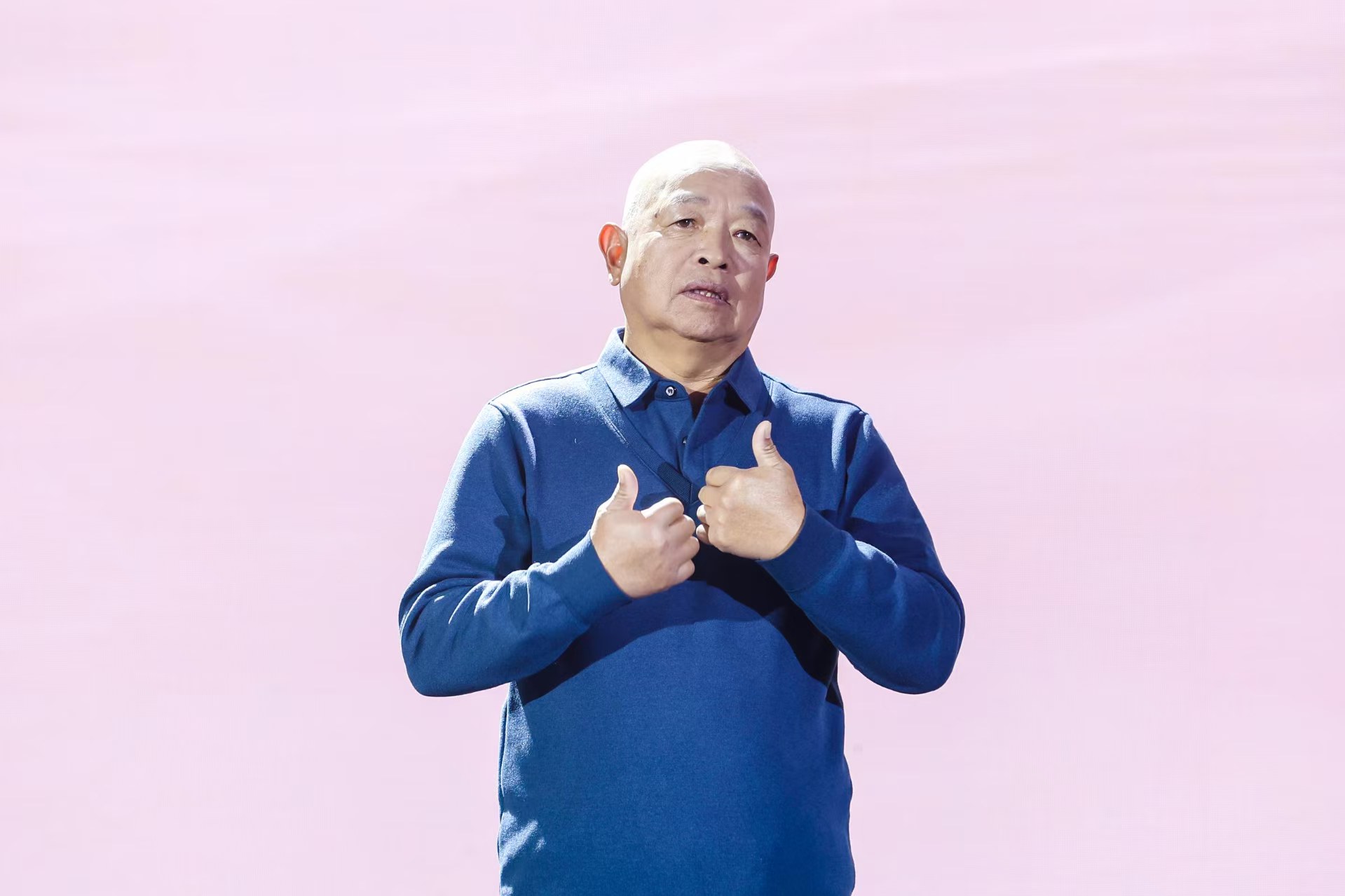 “山東好人”、煙臺市無聲洗車場經(jīng)理柳興濤。人民視頻供圖。