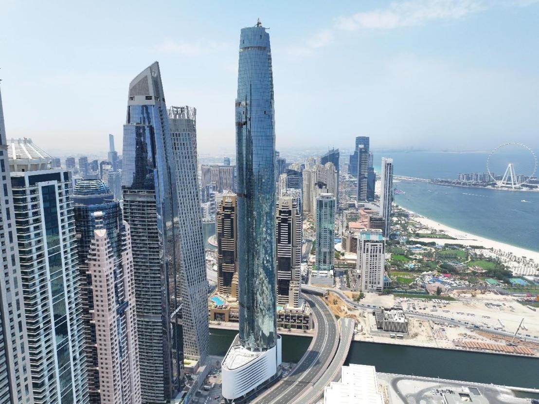 圖中最高建筑即為迪拜藍(lán)天酒店。中鐵十八局供圖