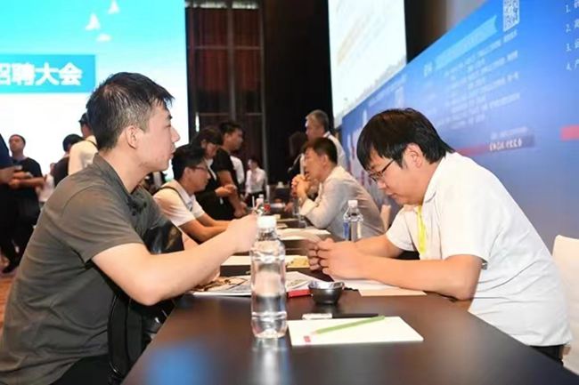 光電產業(yè)人才招聘會。人民網記者 李洋攝