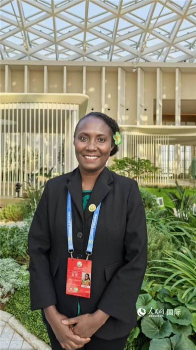 所羅門群島婦女、青年、兒童與家庭事務(wù)部新聞發(fā)言人尼祿·凡科莎接受人民網(wǎng)采訪。 人民網(wǎng) 吳詩敏攝