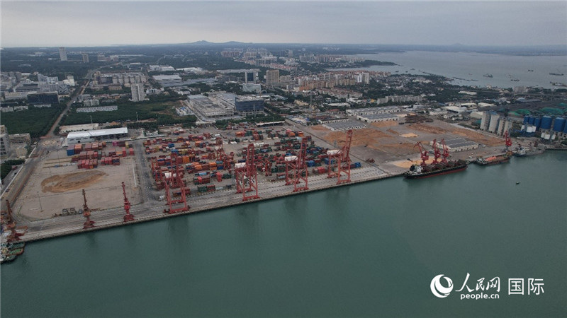 海南省儋州市洋浦國(guó)際集裝箱碼頭俯瞰圖。人民網(wǎng)記者孟凡盛攝