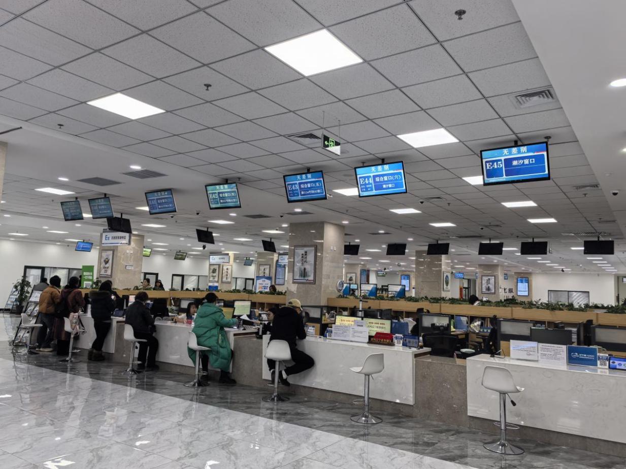 沈陽(yáng)市蘇家屯區(qū)創(chuàng)新推出全程網(wǎng)辦、網(wǎng)上申辦+材料郵寄等多元辦理模式，打破傳統(tǒng)政務(wù)服務(wù)的時(shí)空限制。蘇家屯區(qū)委宣傳部供圖