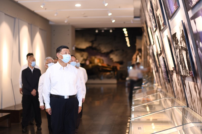 2022年8月16日至17日，中共中央總書記、國家主席、中央軍委主席習(xí)近平在遼寧考察。這是16日下午，習(xí)近平在錦州市考察遼沈戰(zhàn)役紀(jì)念館。 新華社記者 燕雁 攝