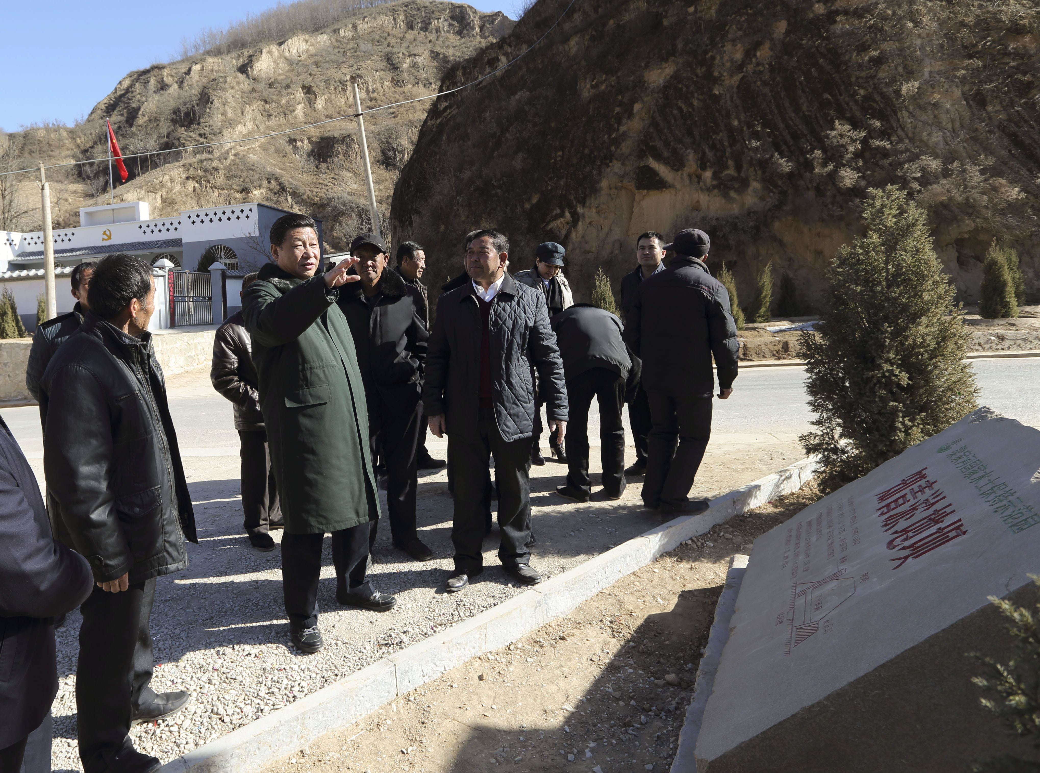 2015年春節(jié)前夕，習(xí)近平來到陜西考察調(diào)研，第一站便來到延安市延川縣梁家河村。新華社 發(fā)