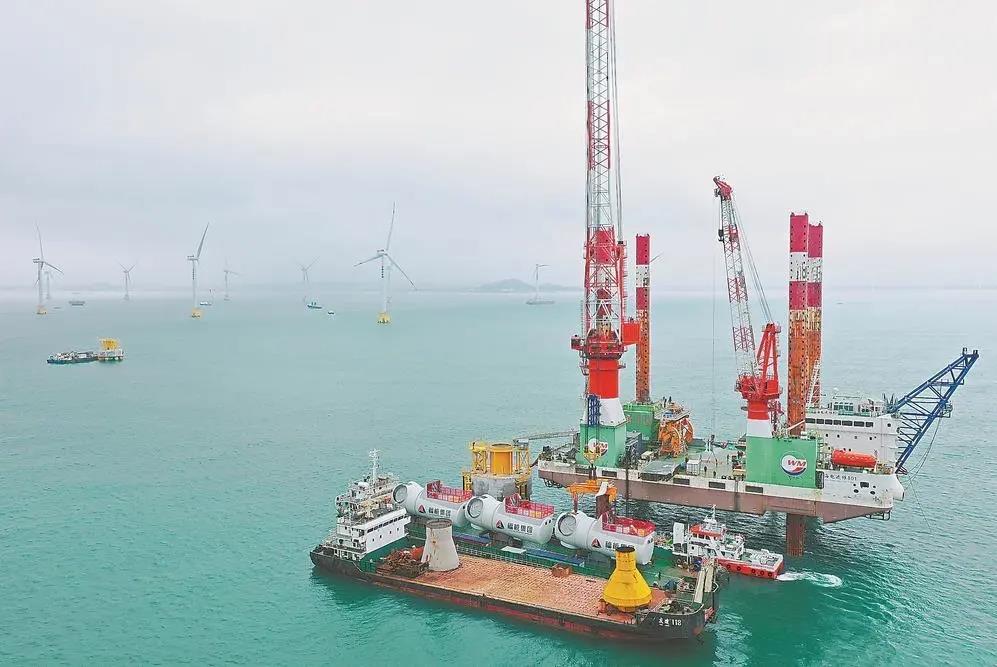 福能集團(tuán)曾是“一煤獨(dú)大”的老國(guó)企，近年來(lái)積極轉(zhuǎn)型，布局新能源、新材料、醫(yī)療健康等領(lǐng)域。圖為福能集團(tuán)三川海上風(fēng)電項(xiàng)目。（資料圖片）