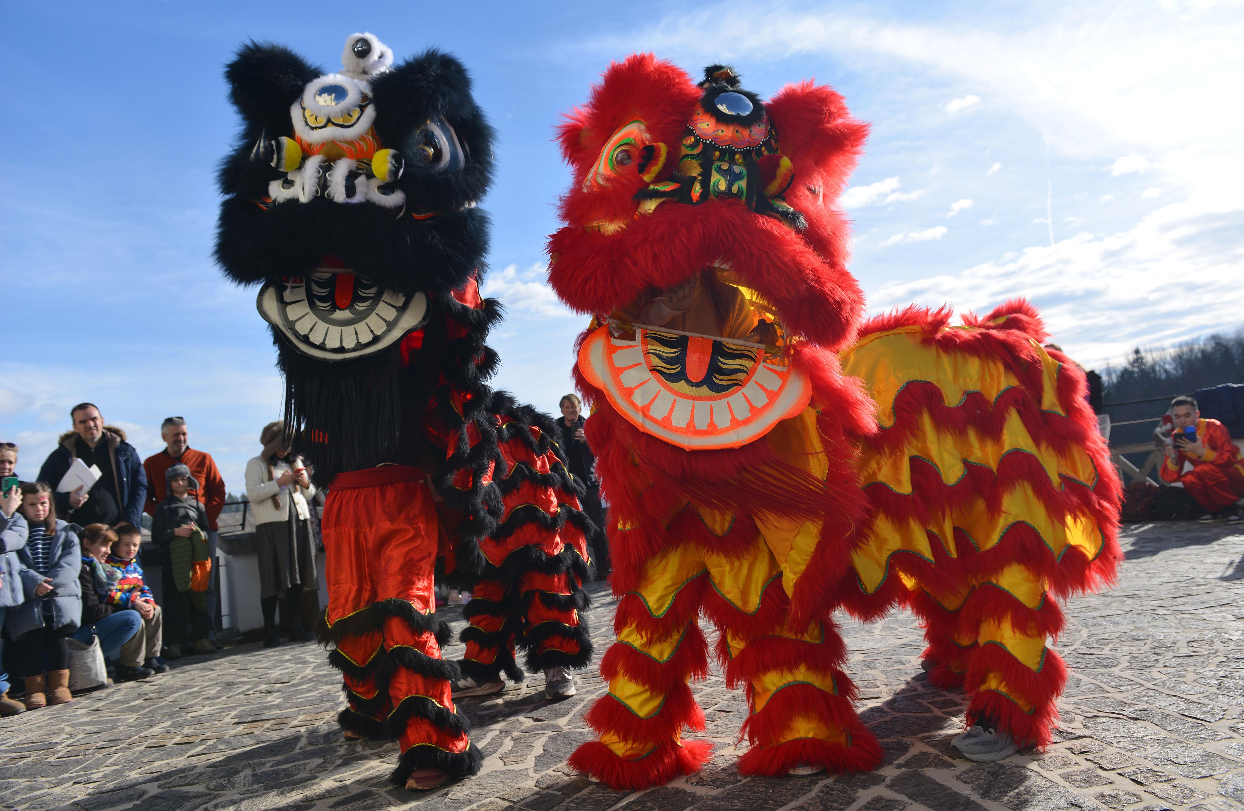 △當(dāng)?shù)貢r(shí)間2024年2月4日，克羅地亞克拉皮納，薩格勒布大學(xué)孔子學(xué)院舉辦一系列活動(dòng)，迎接中國(guó)農(nóng)歷龍年春節(jié)。