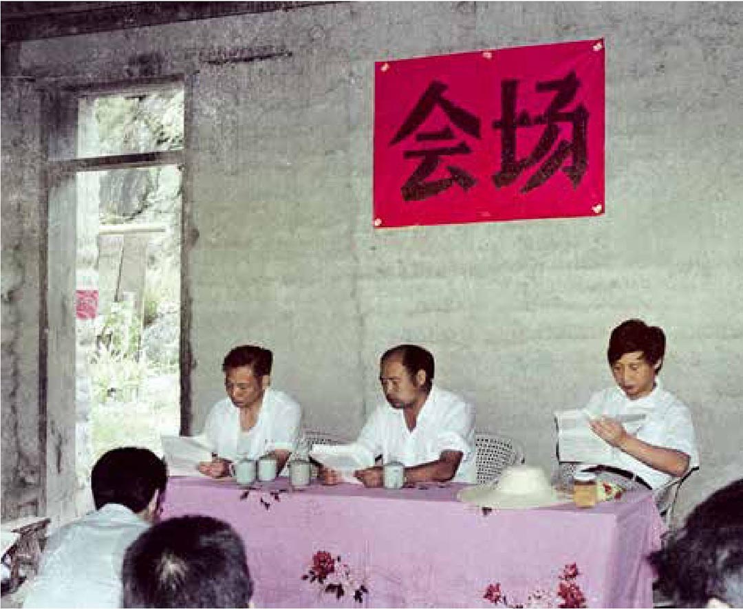 1989年7月，習近平在壽寧縣下黨鄉(xiāng)召開現(xiàn)場辦公會。