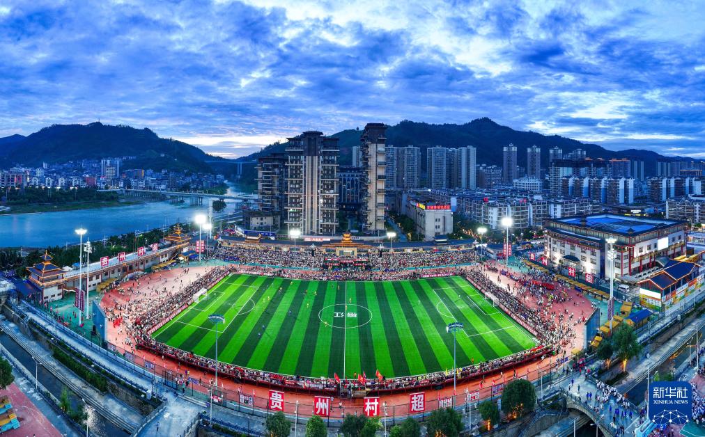 這是2025年8月23日拍攝的首屆“村超”全國(guó)賽總決賽現(xiàn)場(chǎng)。新華社記者楊文斌攝