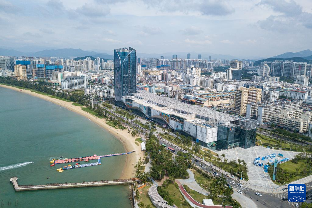 海南自貿(mào)港重點園區(qū)——三亞中央商務(wù)區(qū)（無人機照片，11月1日攝）。新華社記者 蒲曉旭攝