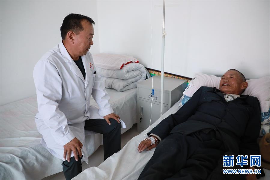 (圖文互動(dòng))(3)村醫(yī)斗拉加的堅(jiān)守