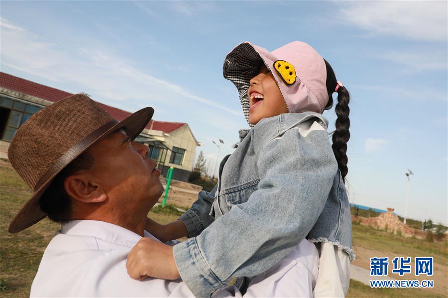 (圖文互動(dòng))(5)村醫(yī)斗拉加的堅(jiān)守