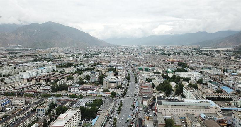 8月10日無人機拍攝的拉薩城市一景。新華社記者 王益亮 攝.jpg