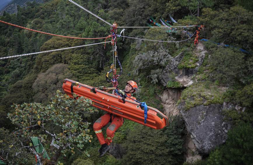 橫渡現(xiàn)場(chǎng) 。西繞拉翁攝