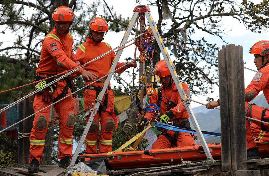 三腳架設(shè)置錨點(diǎn)。西繞拉翁攝