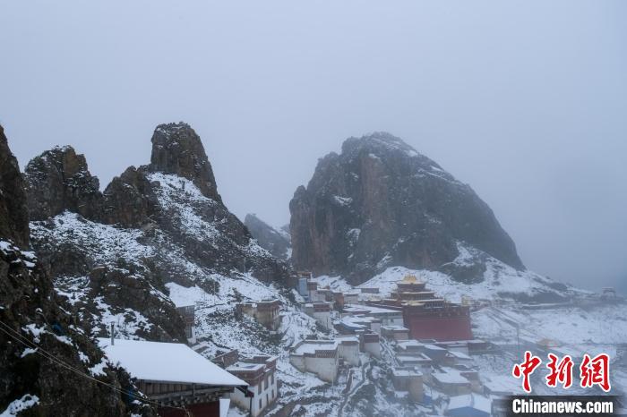雍仲苯教孜珠寺風光?！〗w波 攝