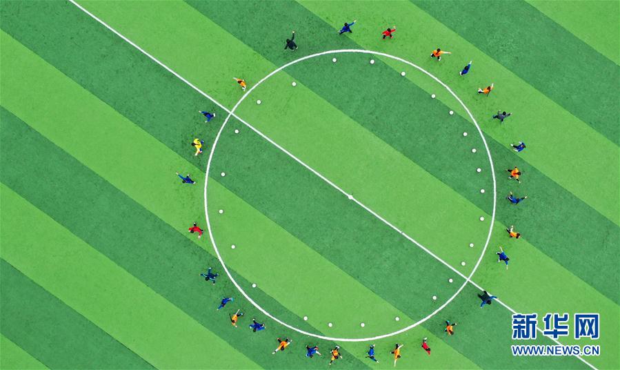 （體育·專題）（26）足球——踢球吧！草原女孩