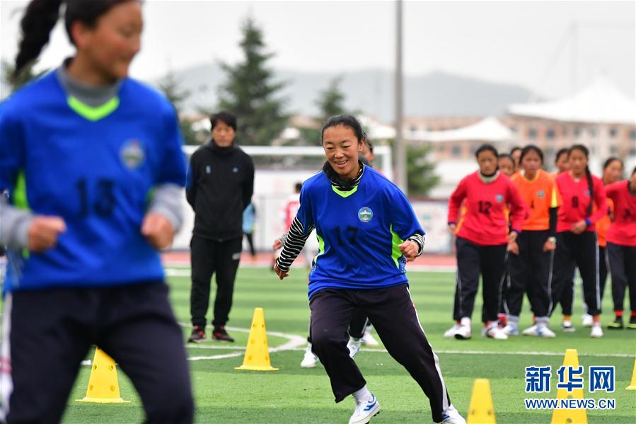 （體育·專題）（14）足球——踢球吧！草原女孩