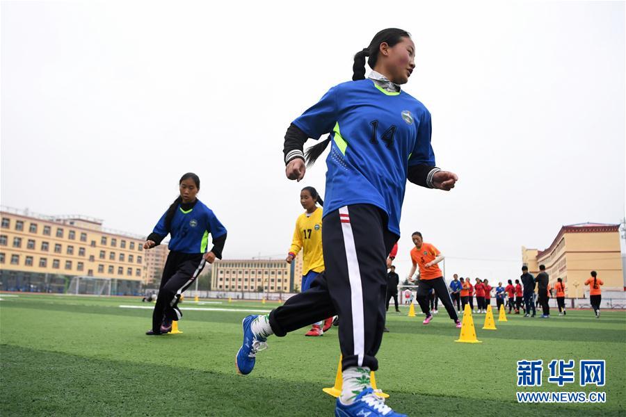 （體育·專題）（13）足球——踢球吧！草原女孩