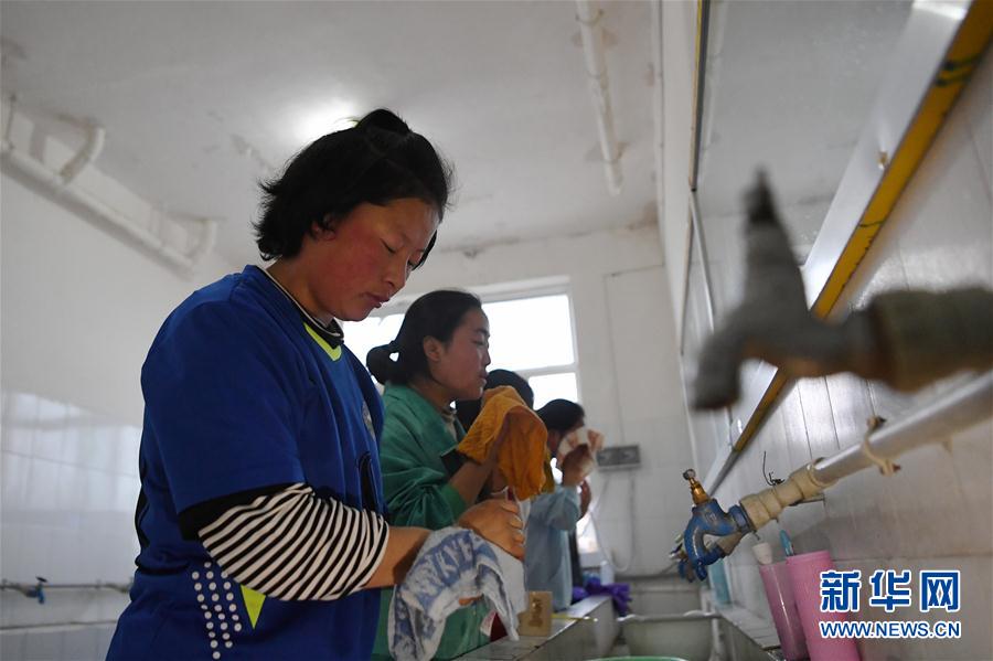 （體育·專題）（25）足球——踢球吧！草原女孩