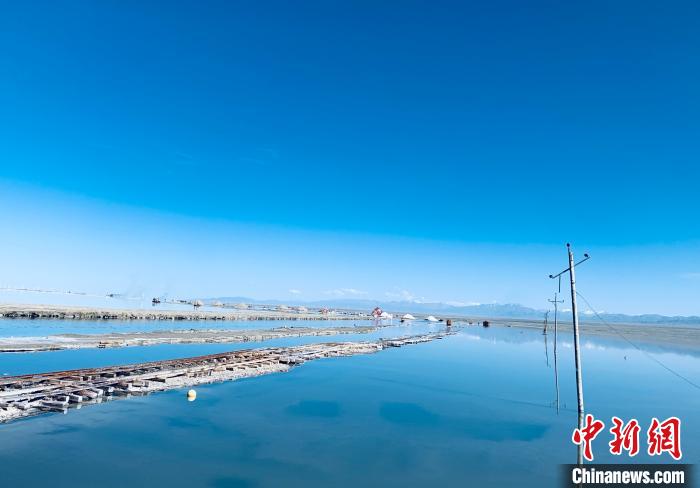 “天空之鏡”下的農(nóng)民新生活:從靠天吃飯到自食其力