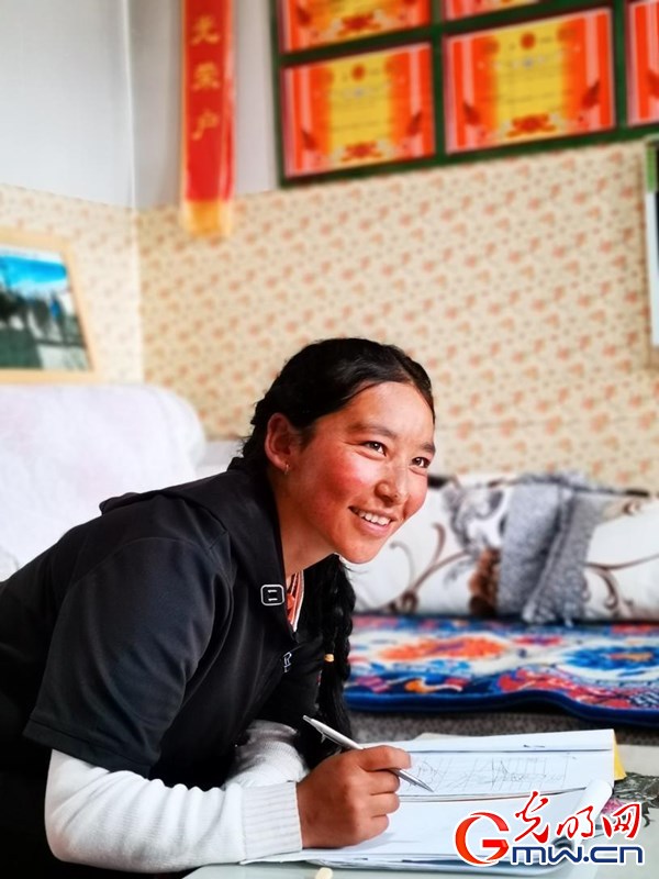 挪窮窩，拔窮根——青海澤庫(kù)移民安置點(diǎn)里的新生活