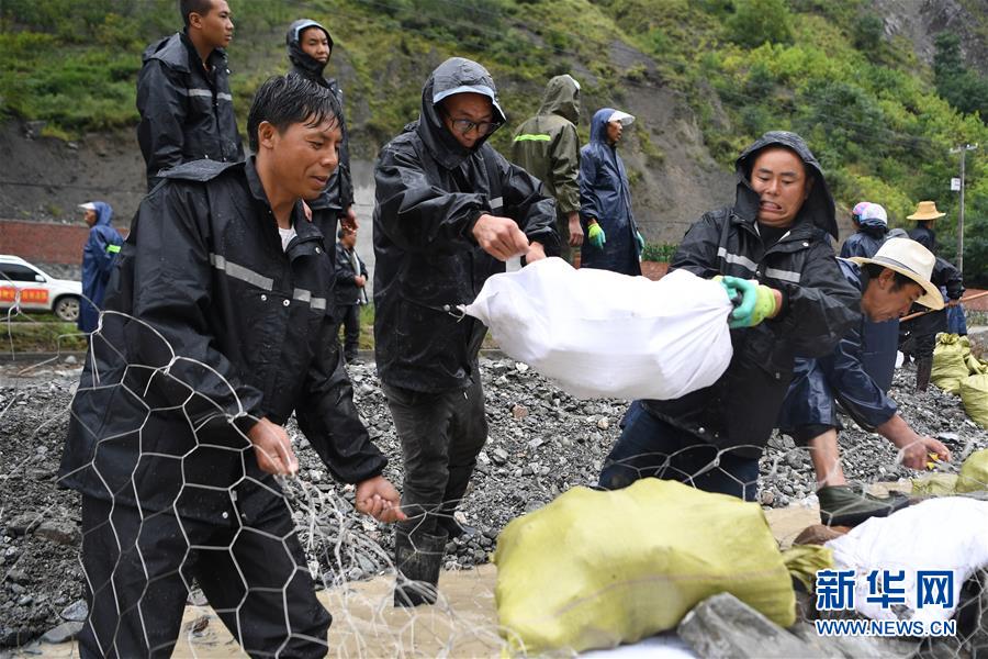 (防汛抗洪)(3)甘肅舟曲:全力搶通“生命通道”
