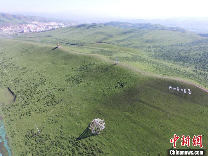 拍攝于2017年6月的甘南當(dāng)周草原。(資料圖) 楊艷敏 攝