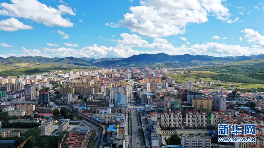 (走向我們的小康生活)(17)飛閱九色甘南香巴拉