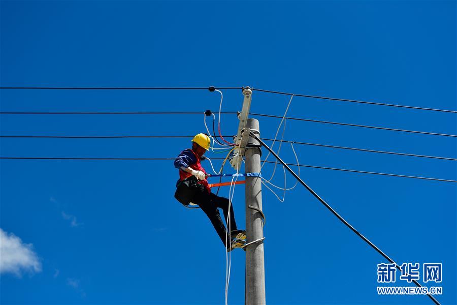 (新華全媒頭條·走向我們的小康生活·圖文互動(dòng))(9)綠色繪就三江源——來(lái)自青海脫貧奔小康一線(xiàn)的蹲點(diǎn)報(bào)告
