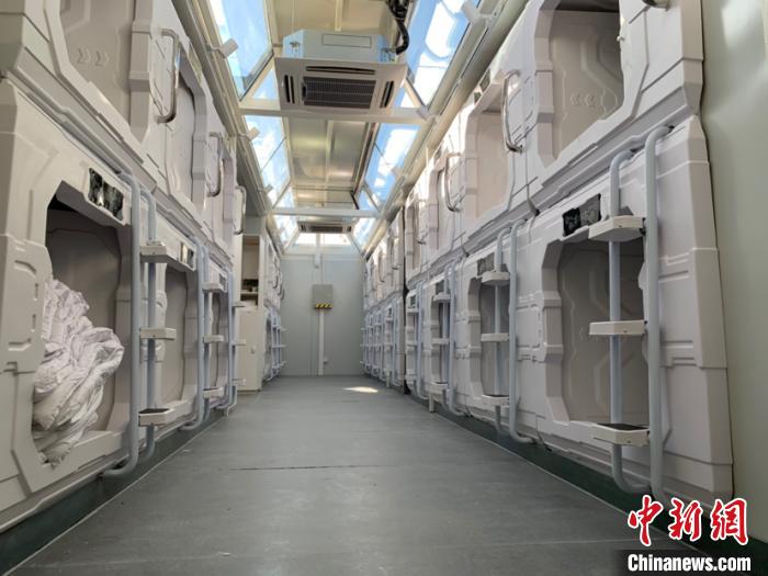 圖為火星營(yíng)地“太空艙”?！O睿 攝