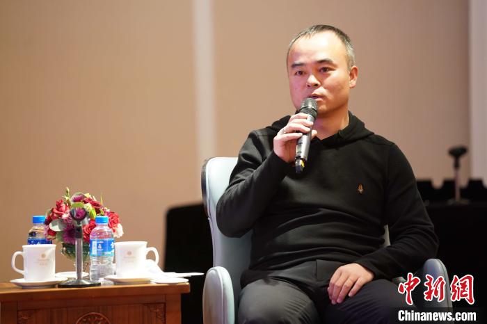 圖為<a target='_blank' >中新社</a>青海分社社長(zhǎng)胡鐘藝就加強(qiáng)瀾湄流域新聞報(bào)道發(fā)表觀點(diǎn)?！√K丹 攝