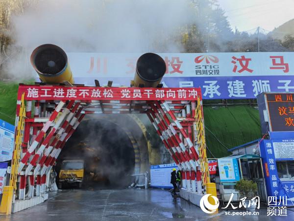 獅子坪隧道口。郭瑩 攝