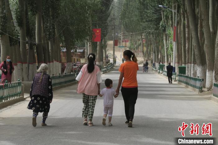 圖為進藏先遣英雄連誓師地原址所在的新疆維吾爾自治區(qū)和田地區(qū)于田縣普魯村現(xiàn)貌。　楊程晨 攝