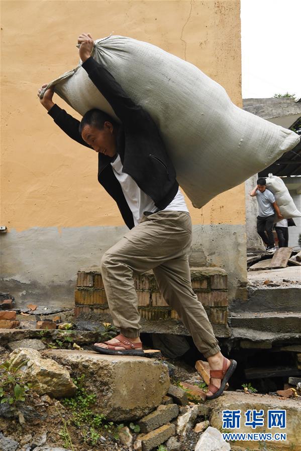 （新華全媒+）（8）千里“挪窩”，踏實開啟新生活