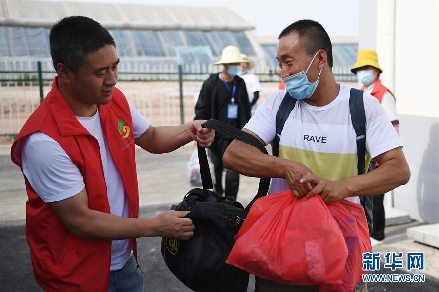 （新華全媒+）（21）千里“挪窩”，踏實開啟新生活