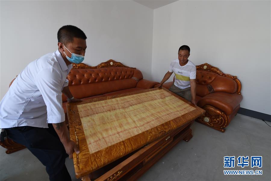 （新華全媒+）（27）千里“挪窩”，踏實開啟新生活