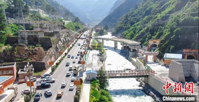 郭達(dá)山隧道進(jìn)口實(shí)況?！】蛋蛡髅焦﹫D