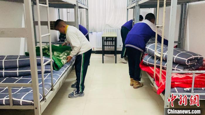 青?，敹嗟卣馂暮笾亟ㄒ娐劊簭膸づ窠淌业椒謪^(qū)上課