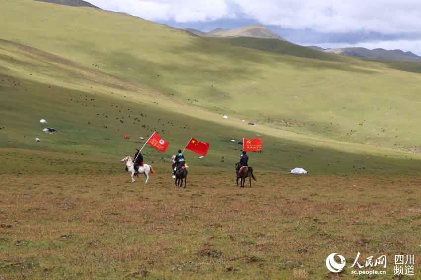 馬背宣講隊。巴登攝