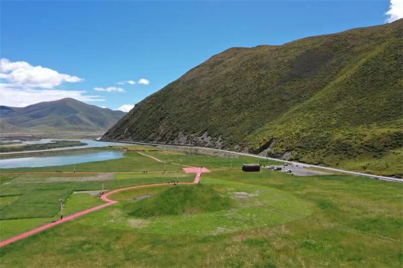 宜牛二村砂場生態(tài)修復(fù)后狀況。甘孜州石渠生態(tài)環(huán)境局供圖