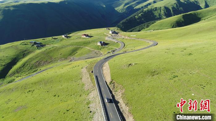 四川道孚：打通交通脈絡，連通百姓幸福