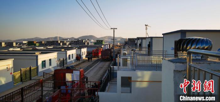 圖為蘭州新區(qū)移民安置區(qū)?！∥航ㄜ?攝