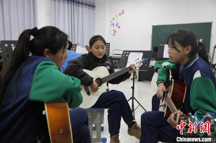 青海瑪沁：減負不減質(zhì)“均衡發(fā)展”是教育關(guān)鍵詞
