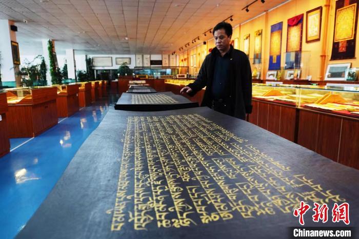 青海尖扎:民族“指尖”技藝助力民眾增收