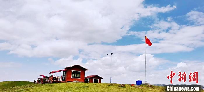 圖為地處同仁市加吾鄉(xiāng)東維村的農(nóng)家樂?！⑿憔?攝