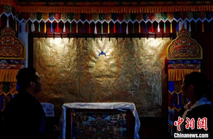 圖為使用金汁創(chuàng)作的金唐?！?zhí)砀?攝