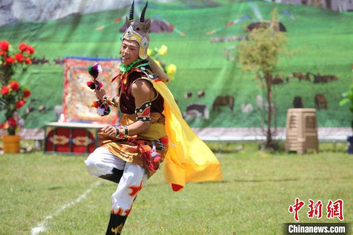 圖為演出人員表演現(xiàn)場?！“喱斂h文體旅游廣電局 供圖